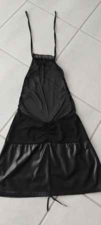 Schwarzes Kleid