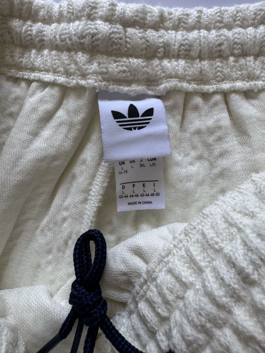 Adidas Pantaloni: Adidas Tricot Jogginghose – Nuovo (secondo la descrizione) da Vionnaz venduto da b_f_d_r_g 5