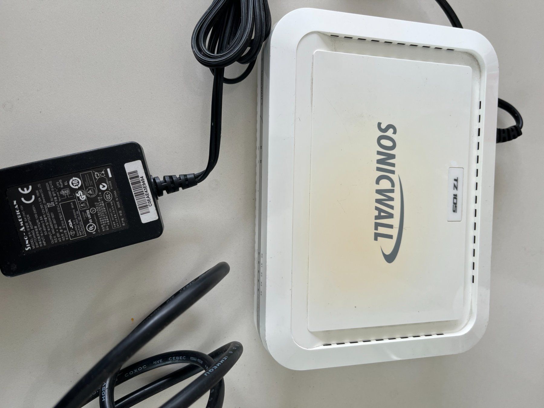 Sonicwall Firewall: Sonicwall TZ105 occasion – Gebraucht aus Carouge GE von Pierre48