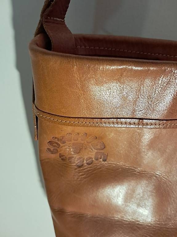 Borse da donna: Handgefertigte Leder-Beuteltasche  – Usato da Basel venduto da len_t965 1