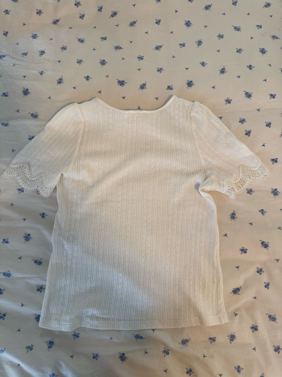 Sezane T-shirt: Sézane T-Shirt – Usato da Aarau Rohr venduto da ash_m7hq 1