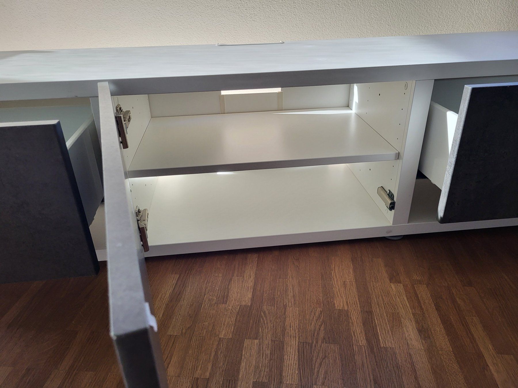 Ikea Mobili TV: Lowboard zu verschenken! – Usato da Benzenschwil venduto da kri_ypt5 3