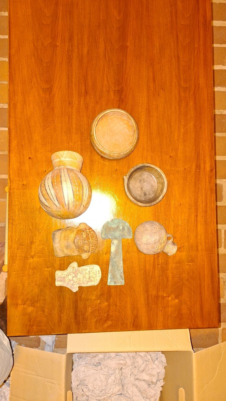Figuren: Unique Collection of Ancient Artefacts – Gebraucht aus Zürich von mih_9rf2