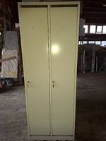 Garderobenschrank