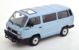 VW T3b Syncro Bus 1987-1992 hellblau met. / schwarz     1:18