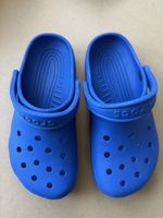 Blaue Crocs Gr. J4 (36/37)