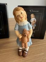 Goebel Mädchen mit Teddybär 