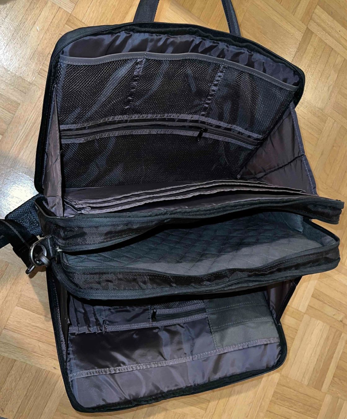 Dell Taschen: Dell Laptoptasche Tasche – Gebraucht aus Zürich von dojoal64 2