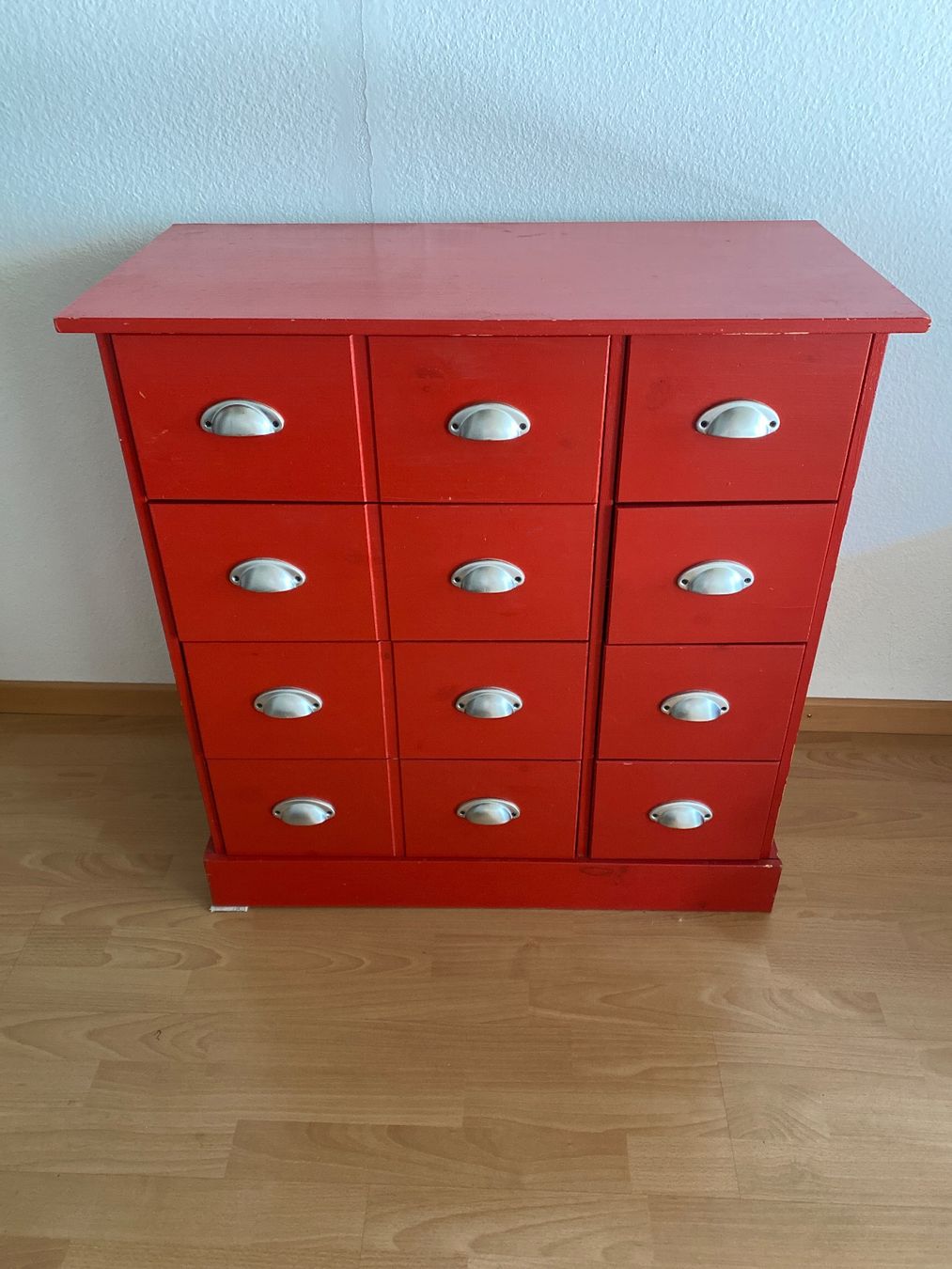 Kommoden: Meuble commode rouge – Gebraucht aus La Neuveville von e_perriard