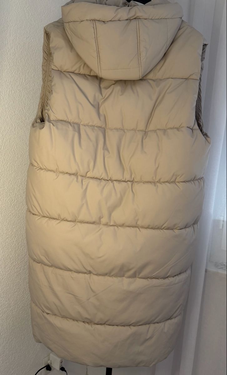 Gilets: Beige H&M Steppweste mit Kapuze – D'occasion à Rorschach par Tara234 2