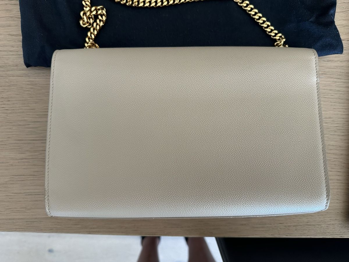 Saint Laurent Taschen für Damen: Saint Laurent Kate Medium In Grain De Poudre Embossed – Neu (gemäss Beschreibung) aus Kemptthal von isable 4