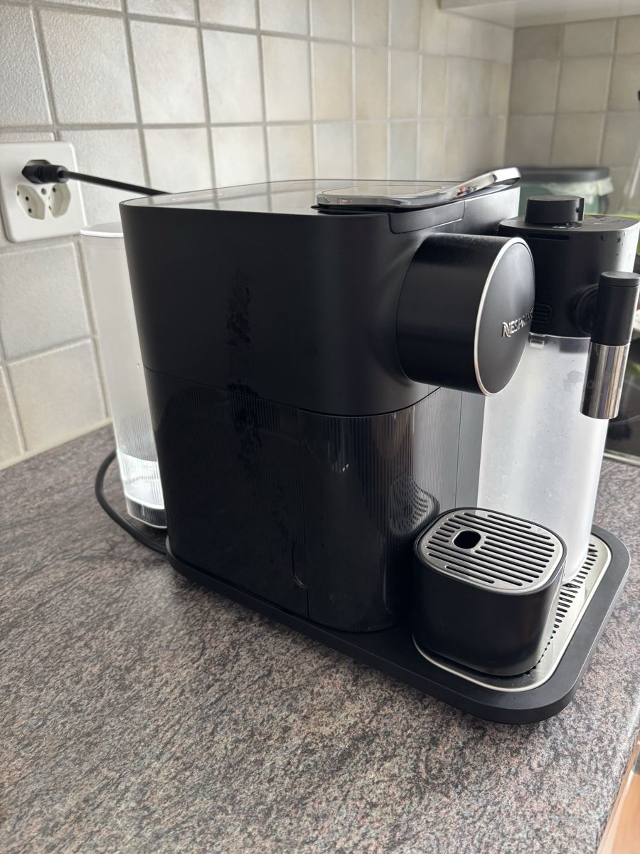 De'Longhi Macchine per caffè & Macchine per espresso: Nespresso Gran Lattissima, schwarz – Usato da Zuzwil SG venduto da mubazu 2