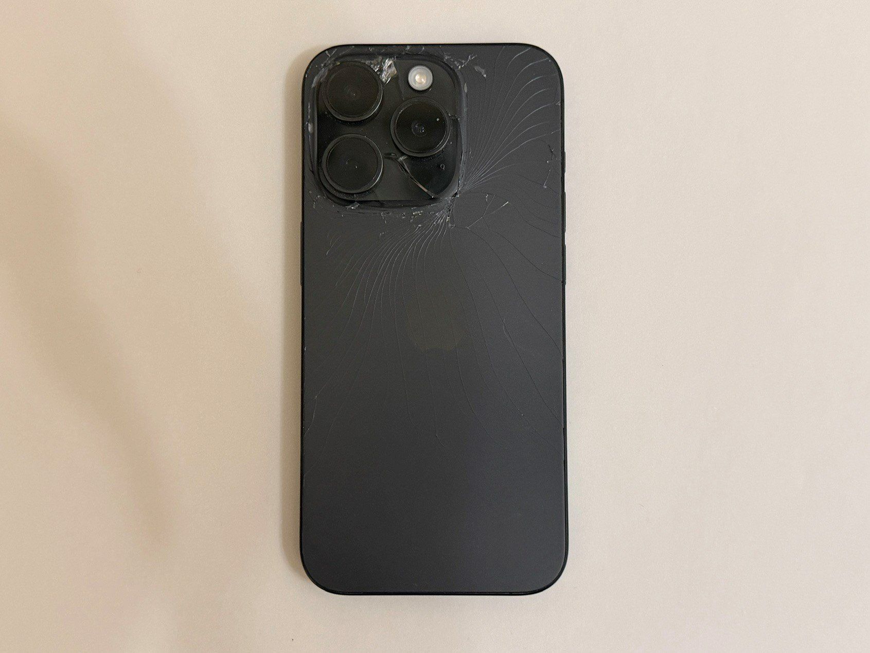 Apple Handys / Smartphones: iPhone 15 Pro, 512GB, mit Sturzschaden – Gebraucht aus Moenchaltorf von pipopeier