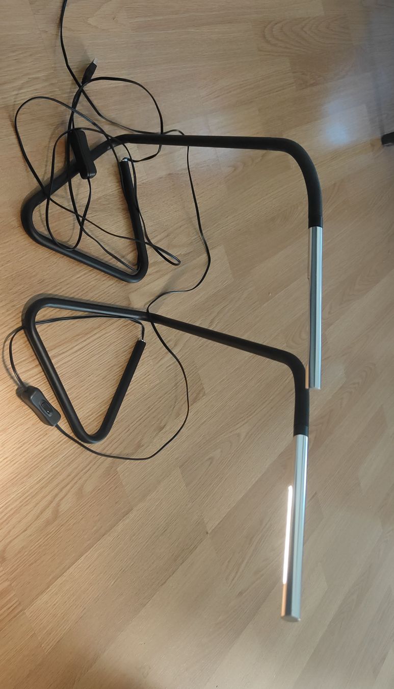 Ikea Lampade: Lampe de bureau design LED noire et argentée – Nuovo (secondo la descrizione) da Biel/Bienne venduto da Edi5Roli3