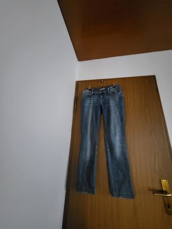 Jeans Burberry London Taille 29, coupe flatteuse!