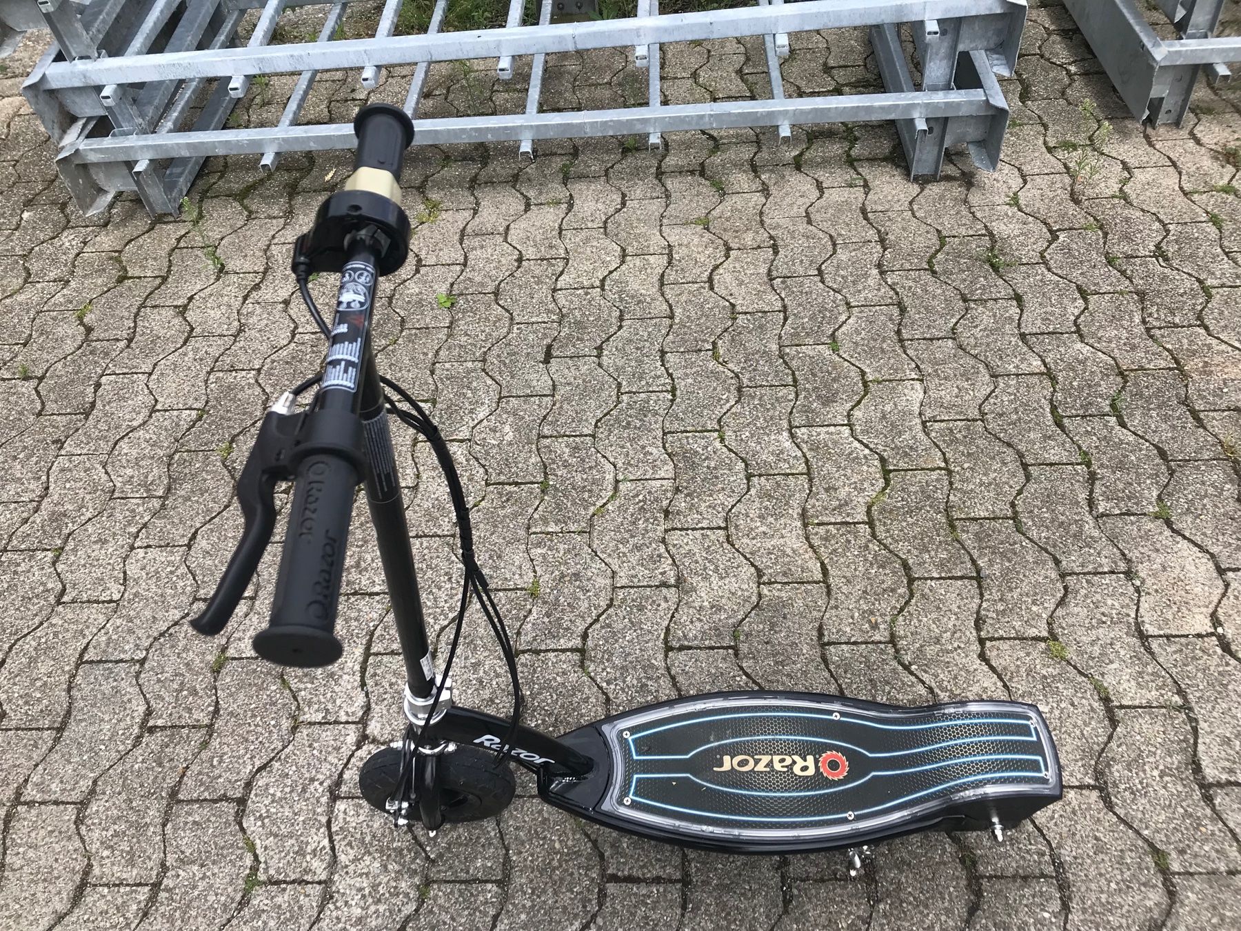 Scooters: E Scooter 24 Volt Akku – Gebraucht aus Reichenburg von LND.Beratung