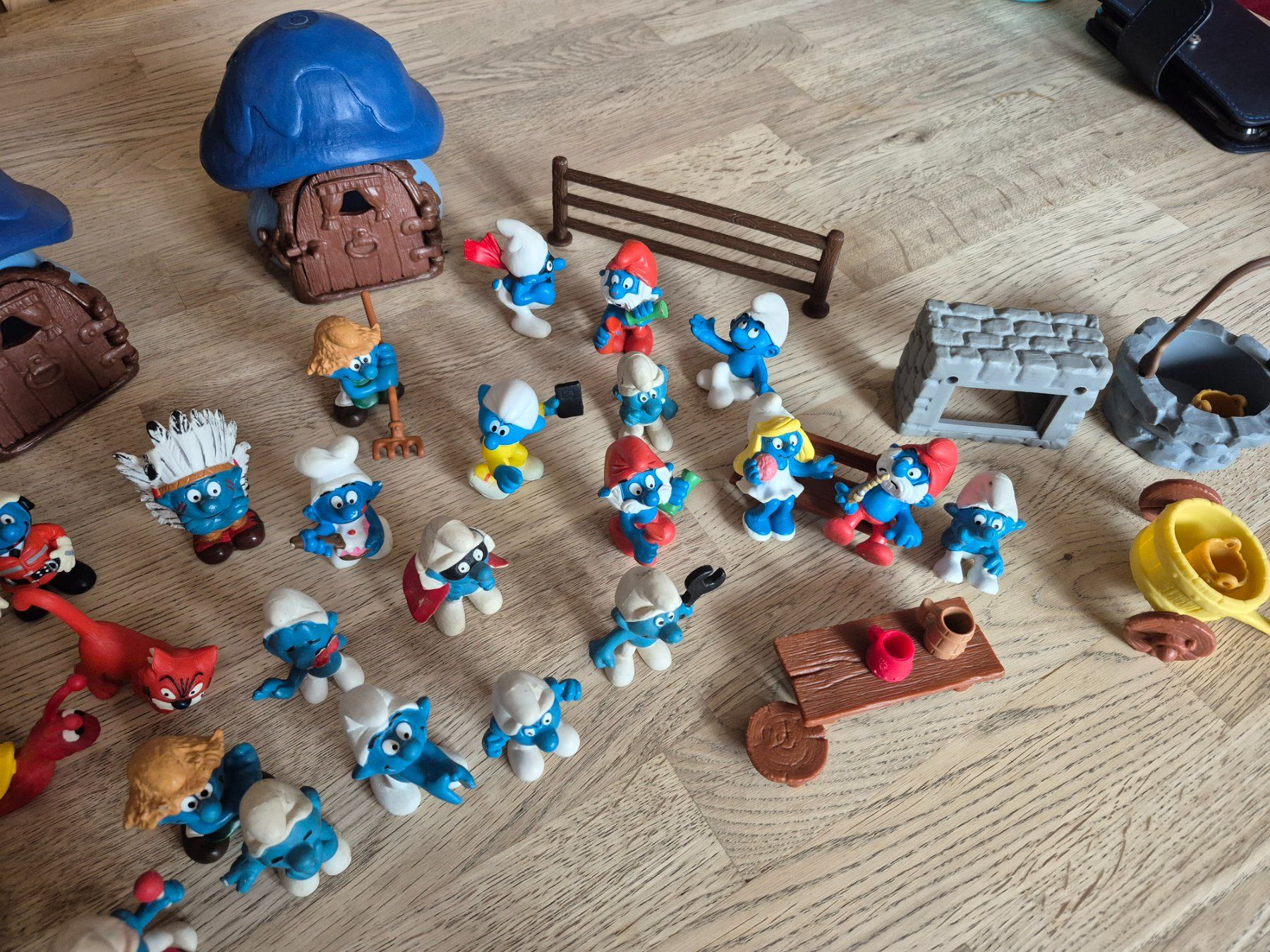 Spielzeuge: Schtroumpfs et accessoires – Gebraucht aus Cortaillod von Deltona14 2