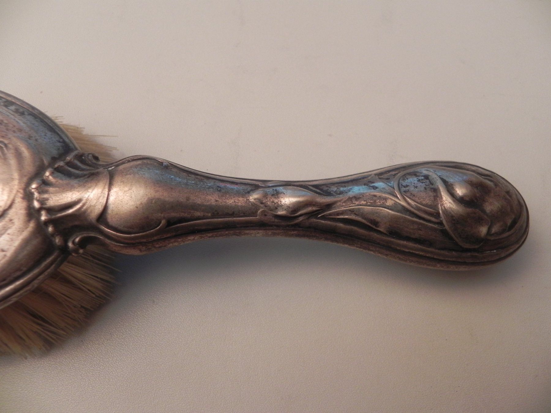 Altro per la cura dei capelli: Alte Haarbürste - Art Nouveau? Versilbert? – Usato da Minusio venduto da Lory64 2