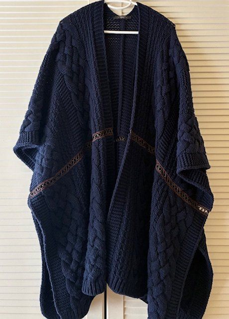 Max Mara Autres vêtements femmes: Cape von Max Mara – D'occasion à Zürich par lakili