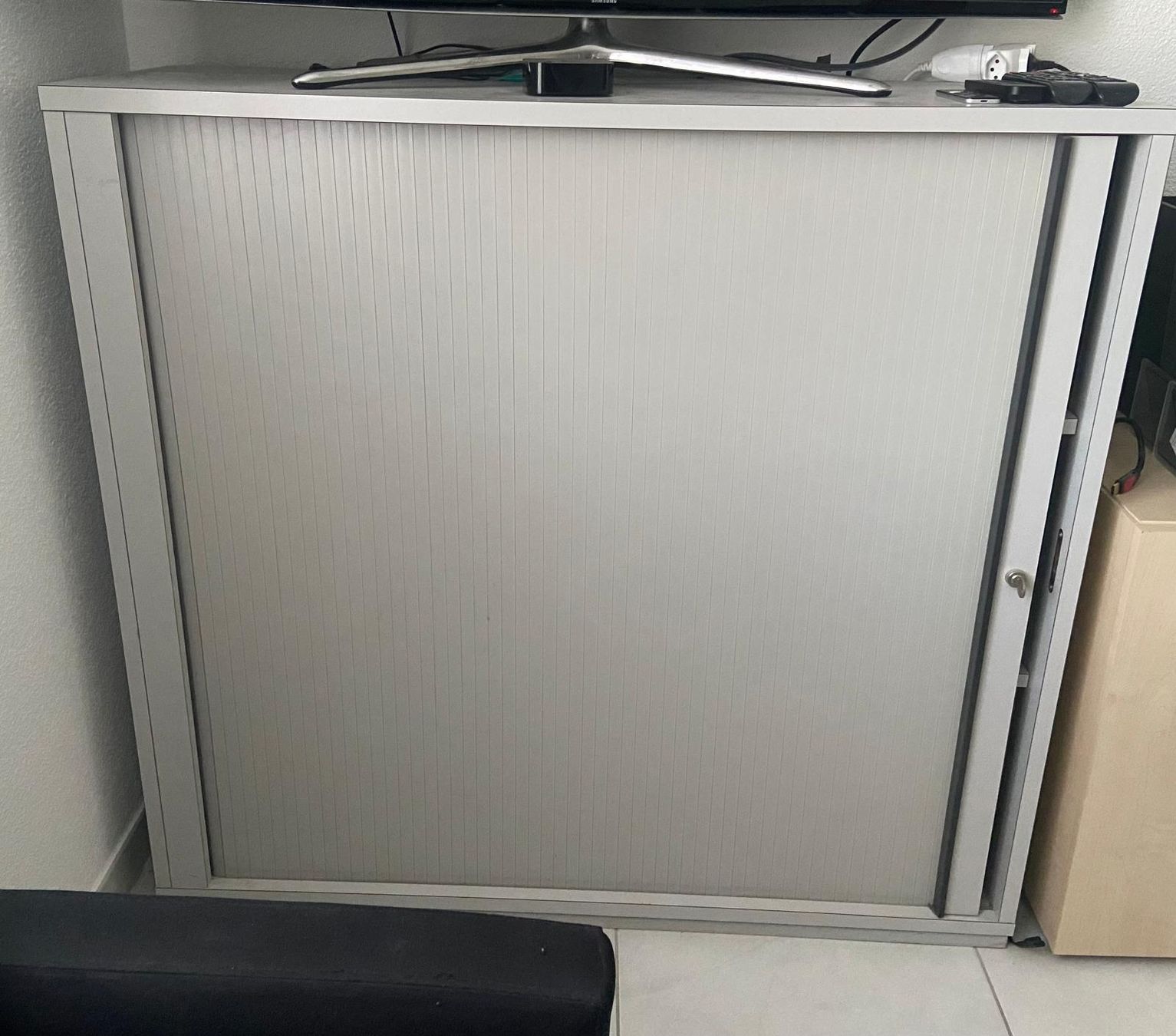 Armadi: Lateralschrank mit Schlüssel – Usato da Bätterkinden venduto da Grooovy