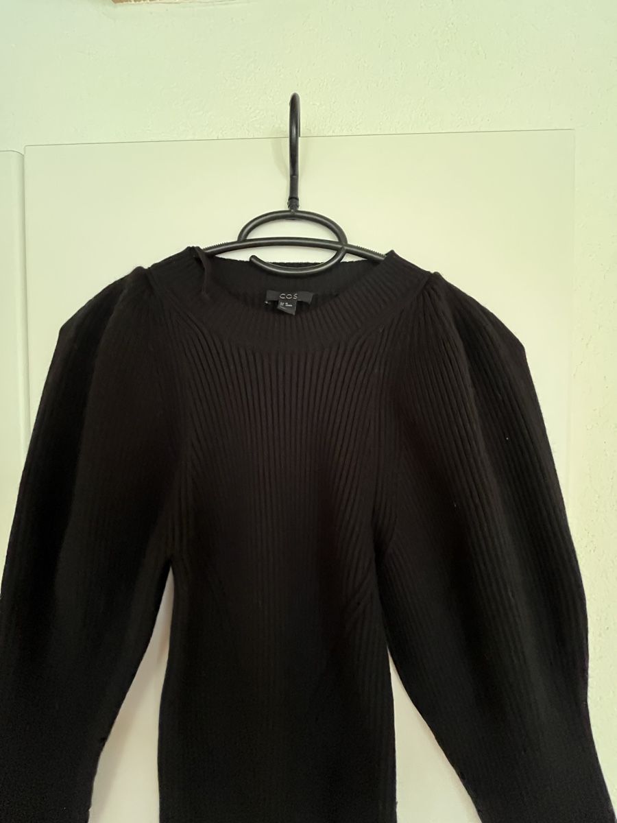 Cos Maglioni & Felpe: COS Strickpullover mit Puffärmeln, Schwarz, Grösse XS – Usato da Wädenswil venduto da Iana32 2