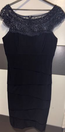 Kleid von Frank Lyman