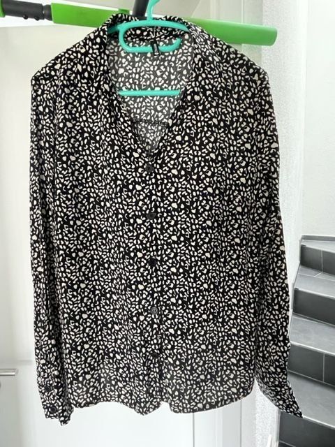 Camicette: Damen Bluse schwarz-weiss gemustert, Grösse S – Usato da Niederweningen venduto da sho_mb8y