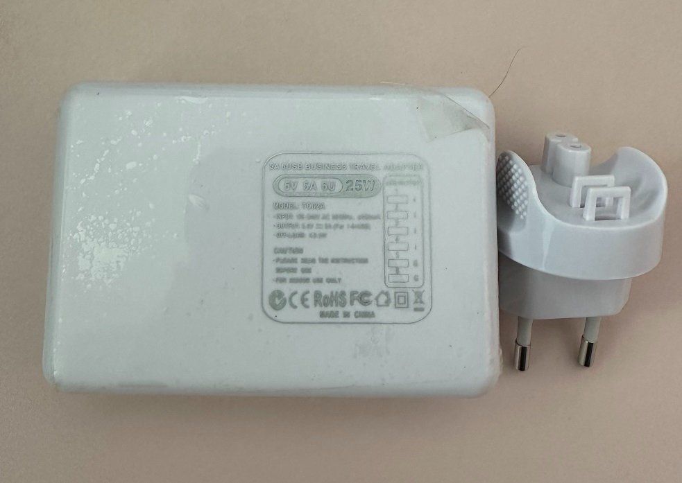 Unità & Adattatore: Mit 6xUSB Charger Travel Adapter – Nuovo (secondo la descrizione) da Nidau venduto da EXP40