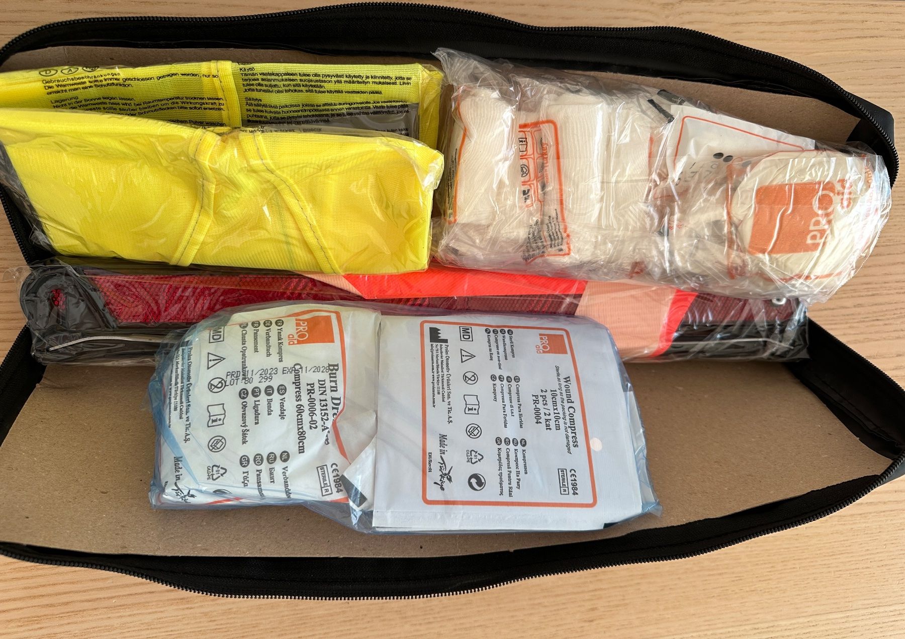 Kit di pronto soccorso: Erste Hilfe & Pannenset Auto – Usato da Rotkreuz venduto da Parcore