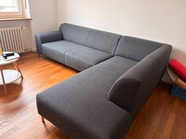 Graues Sofa