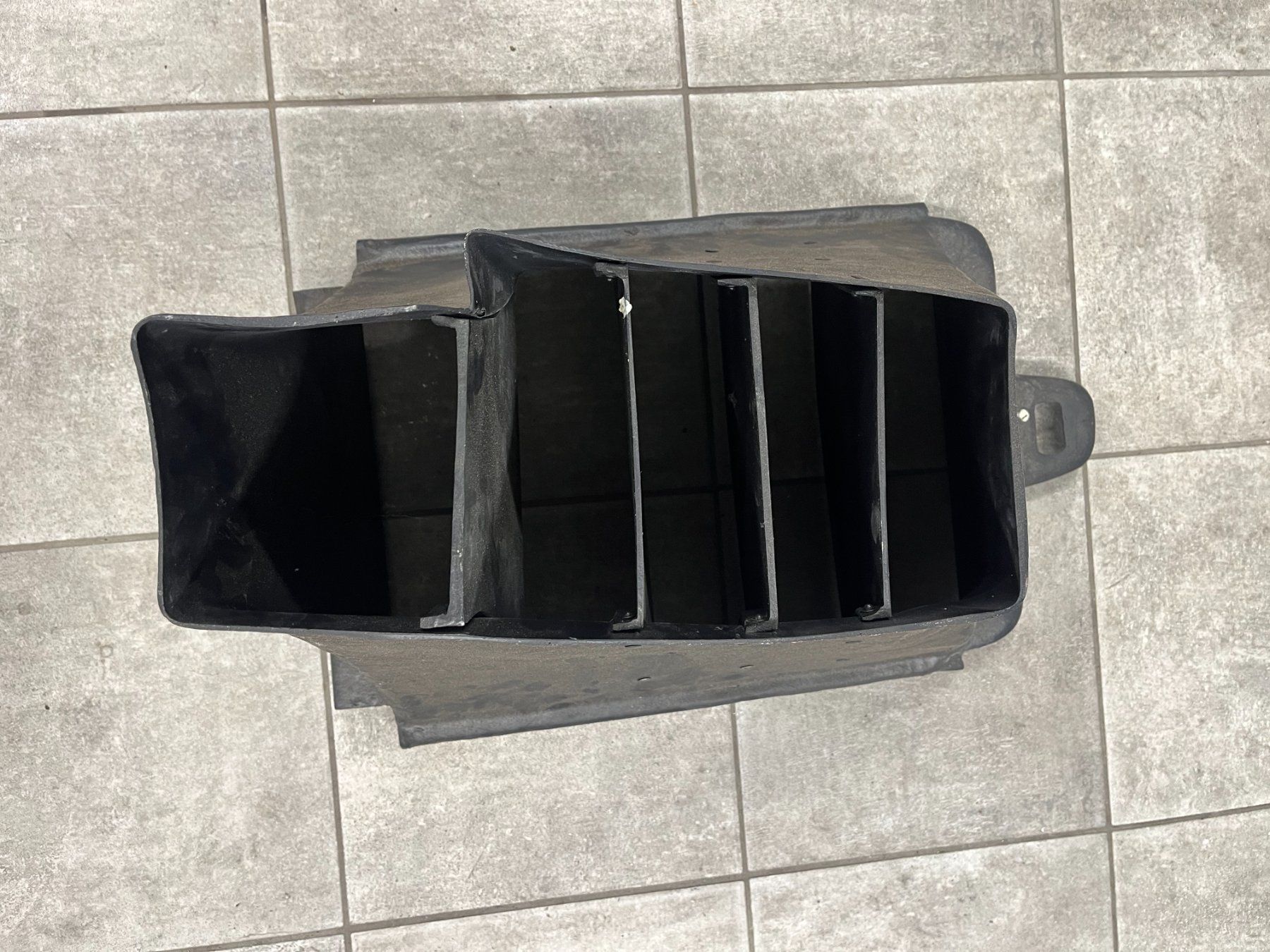 Tutti pezzi di ricambio auto: Ferrari 348 Linker Lüftungskanal – Nuovo (secondo la descrizione) da Horgen venduto da Carato 1