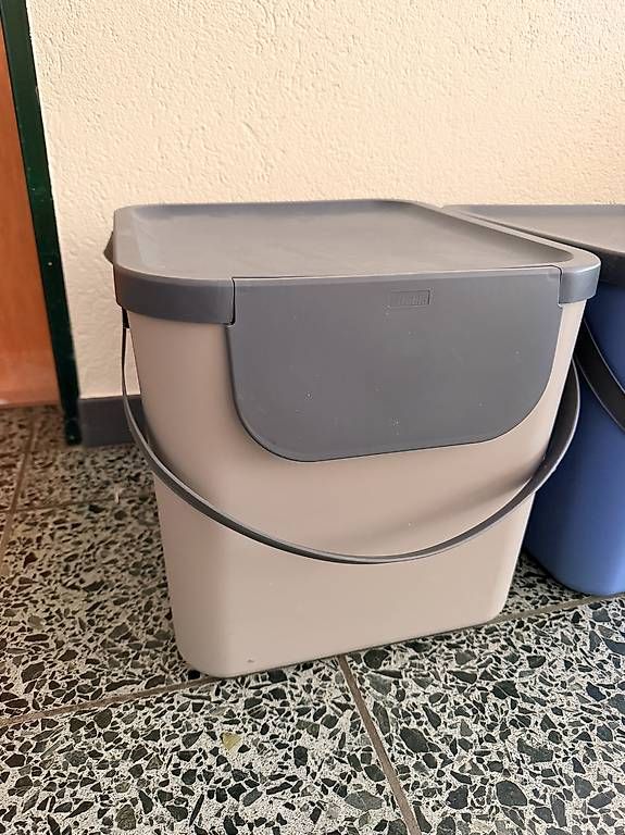 Cestini per rifiuti: Rotho Albula Abfall / Recycling Behälter – Usato da Arlesheim venduto da schoop. 1