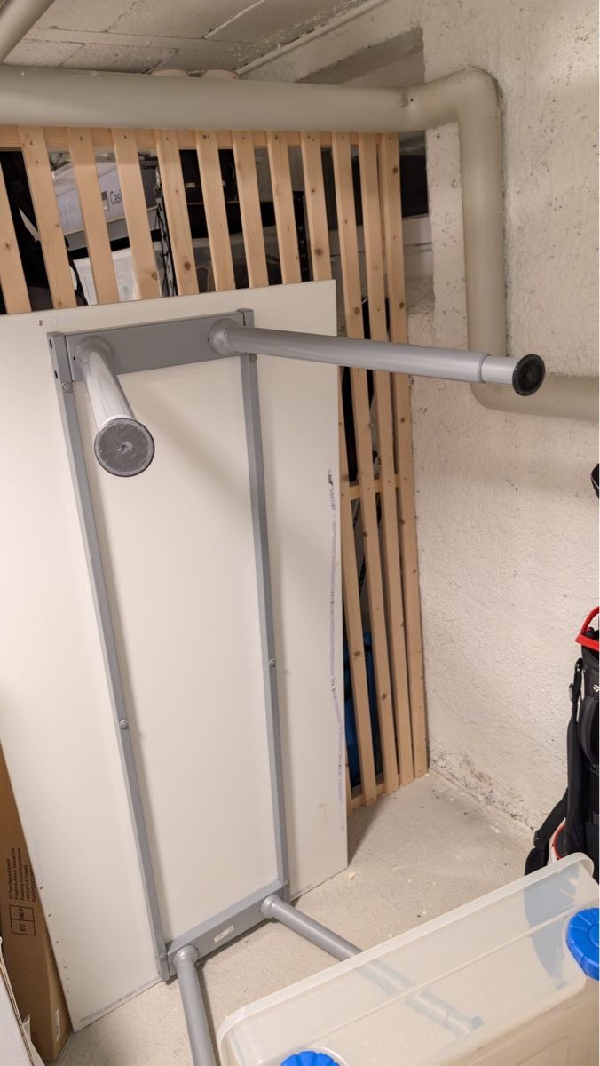 Ikea Scrivanie: Ikea Thyge – Usato da Zürich venduto da kat_l2jy 1