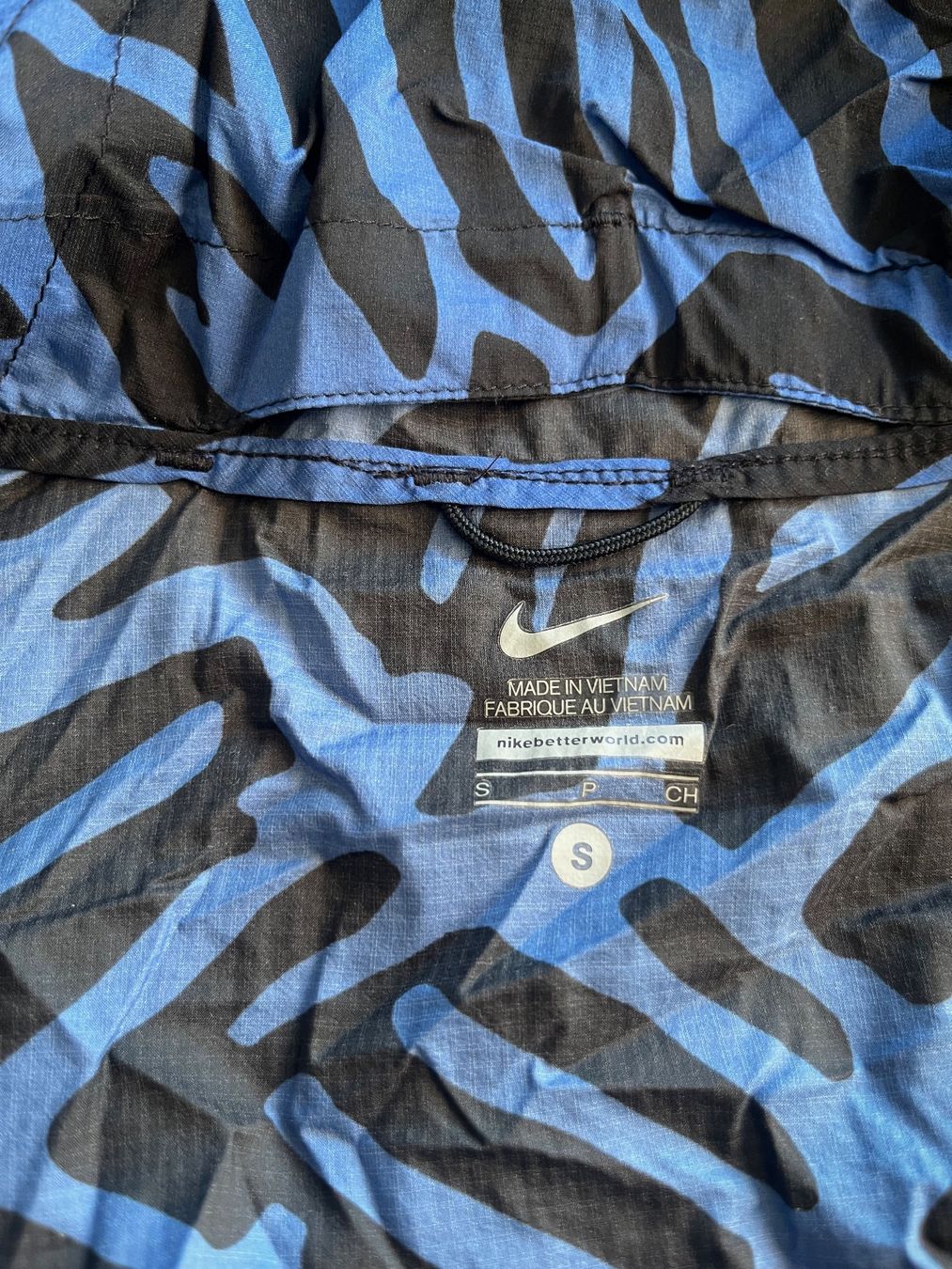 Nike Vestes: Coupe-vent running Nike – D'occasion à Develier par lili_1 2