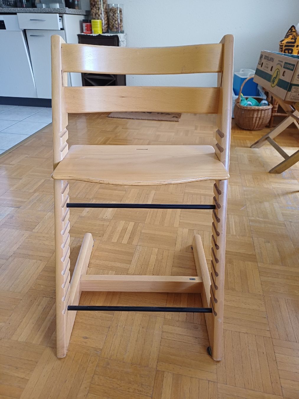 Stokke Stühle: Chaise pour enfant en bois – Defekt aus Nyon von Kyr_And 1