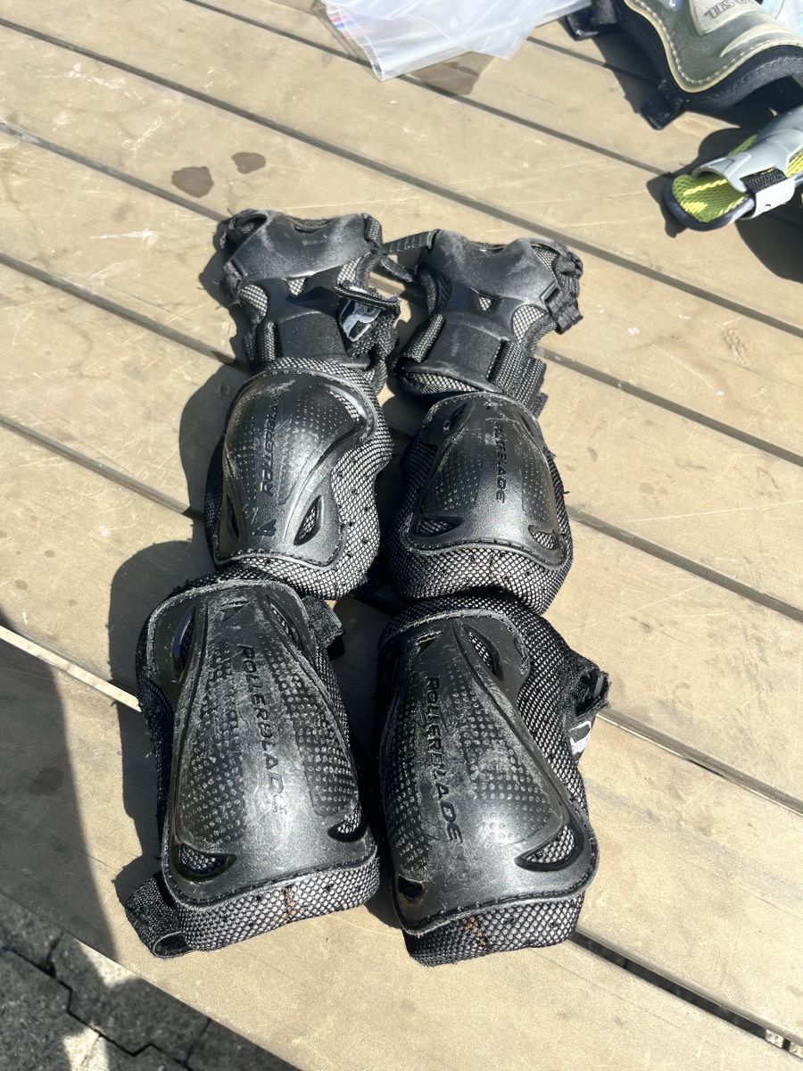Protezioni & Imbottiture: Rollerblade Protection Set (Knee, Elbow, Wrist) – Usato da Zürich venduto da Proton_Slit 1