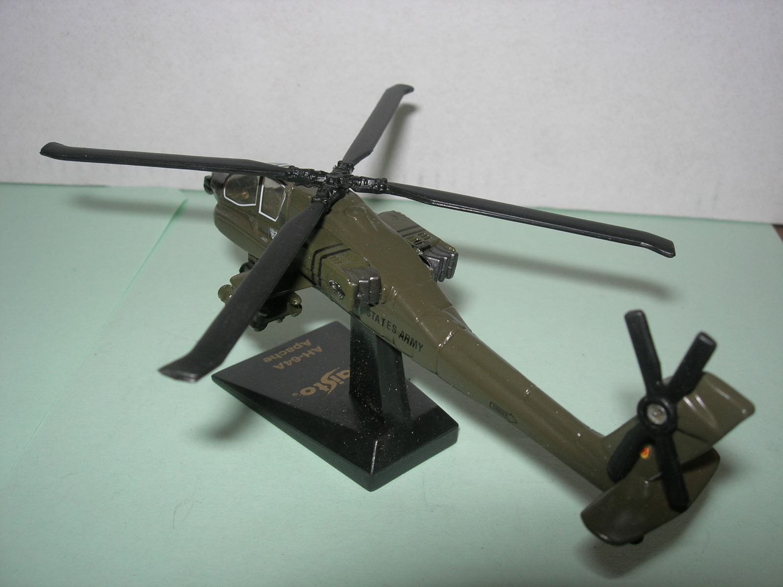 Maisto Kit di modellismo & Modellini statici: Helicopter AH-64A Apache ° Maisto 1:87 – Nuovo e nell'imballaggio originale da Hornussen venduto da Amw 3