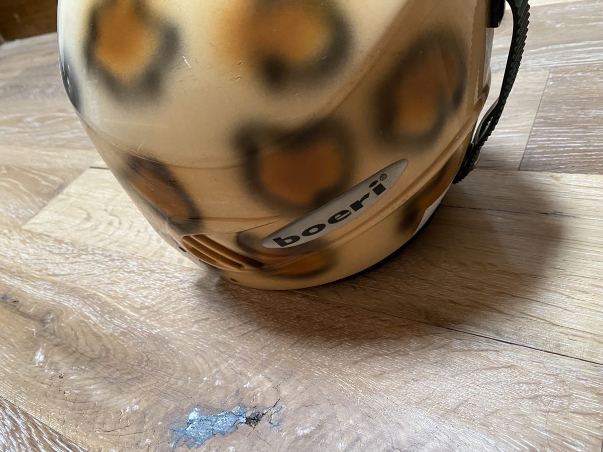 Caschi: Great child’s leopard ski helmet. 54cms – Usato da Grund b. Gstaad venduto da PlageNeige 2