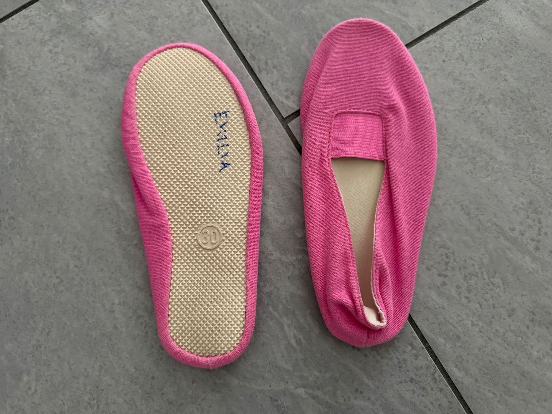 Scarpe da uomo: Gymnastikschuhe - Grösse 30 – Usato da Bülach venduto da Loredana13 1