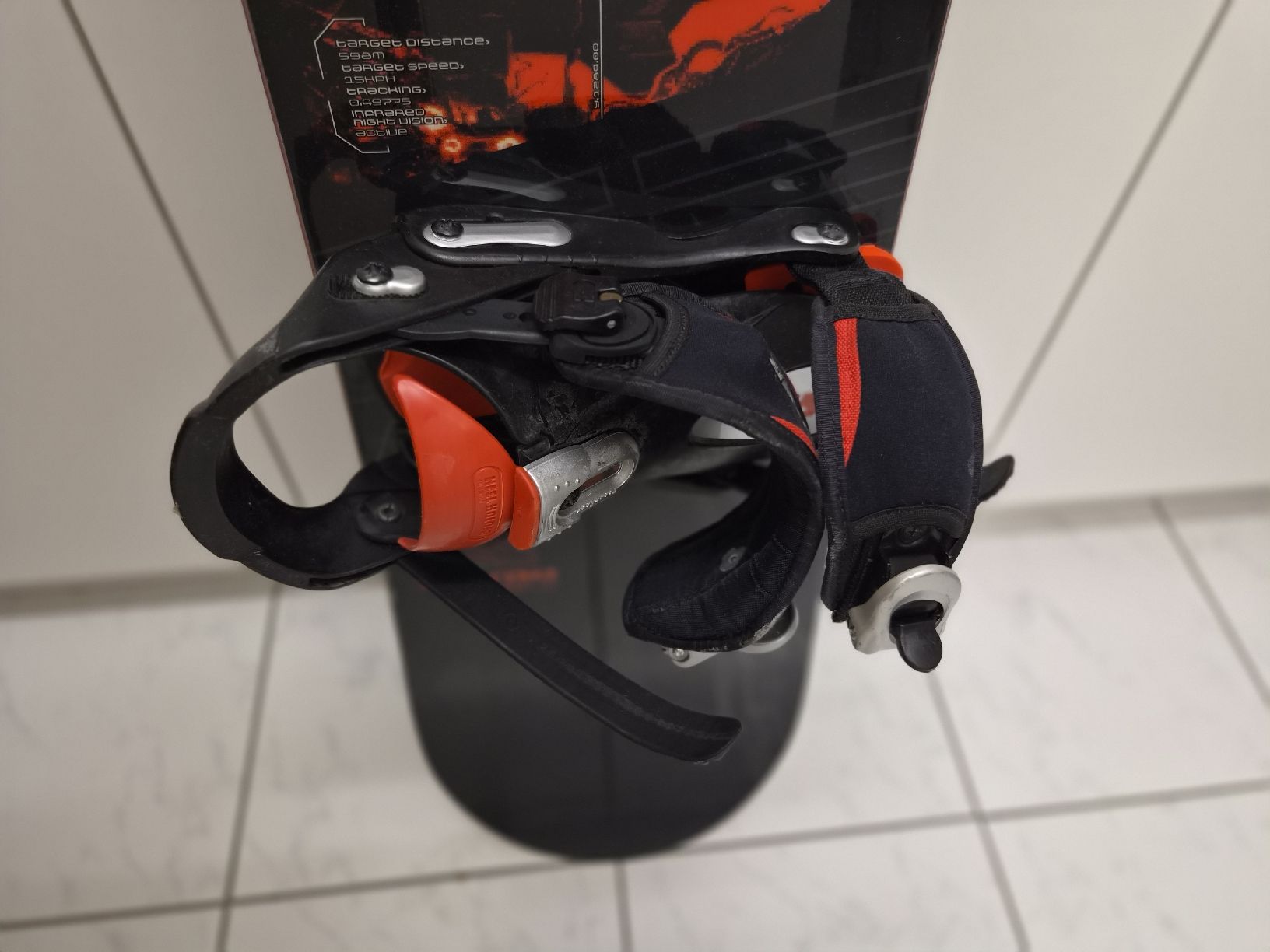Board: Snowboard mit Bindung schwarz Grösse unbestimmt – Usato da Urdorf venduto da Witzany 2