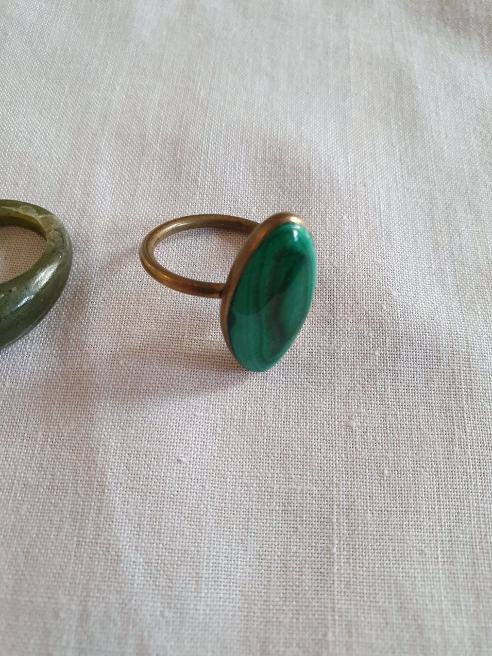 Anelli: 2er Set Vintage Ringe Serpentin/Malachit – Usato da Uitikon-Waldegg venduto da romatis 1