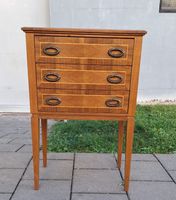 Mid-Century Nachttisch Louis XV Stil 3 Schublade 1950er 