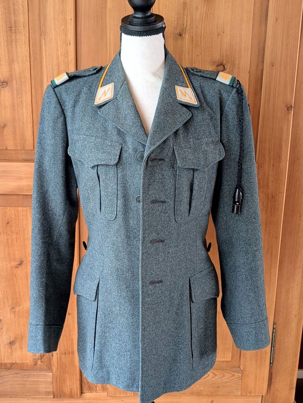 Schweizer Armee Uniformen: Schweizer Militäruniform – Gebraucht aus Ettingen von Chrisdots