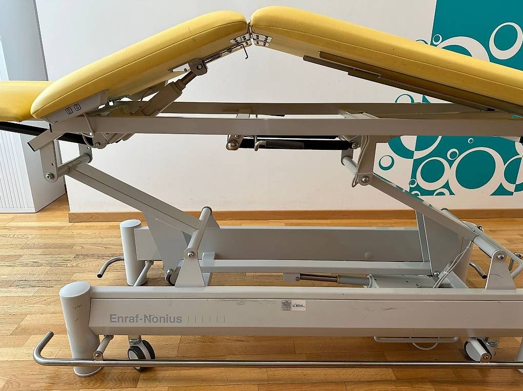Sedie a sdraio: Elektrische Therapieliege – Usato da Güttingen venduto da felixguntlisbergen 2