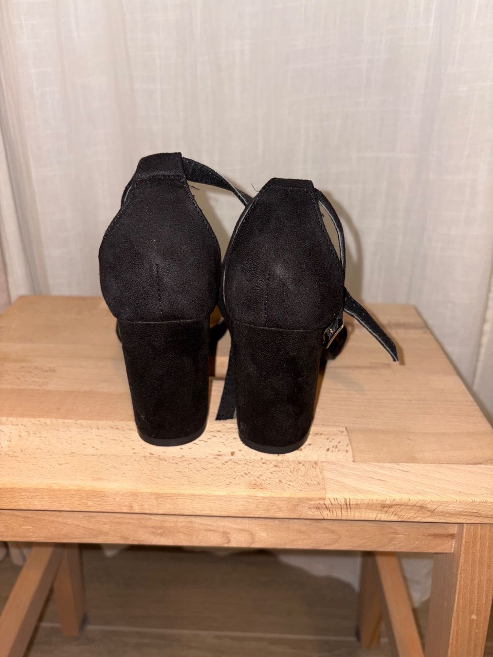 Scarpe da donna: Schwarzi Damenschueh mit 8cm Absatz, Gr. 36 – Nuovo (secondo la descrizione) da Niederglatt ZH venduto da mat_7k7p 1