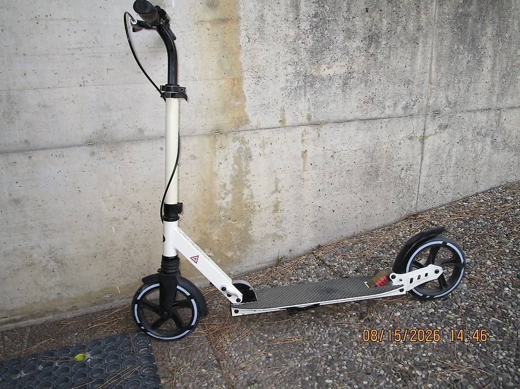 Kickboard: trottinette a grande roues – Gebraucht aus Clarens von krampou