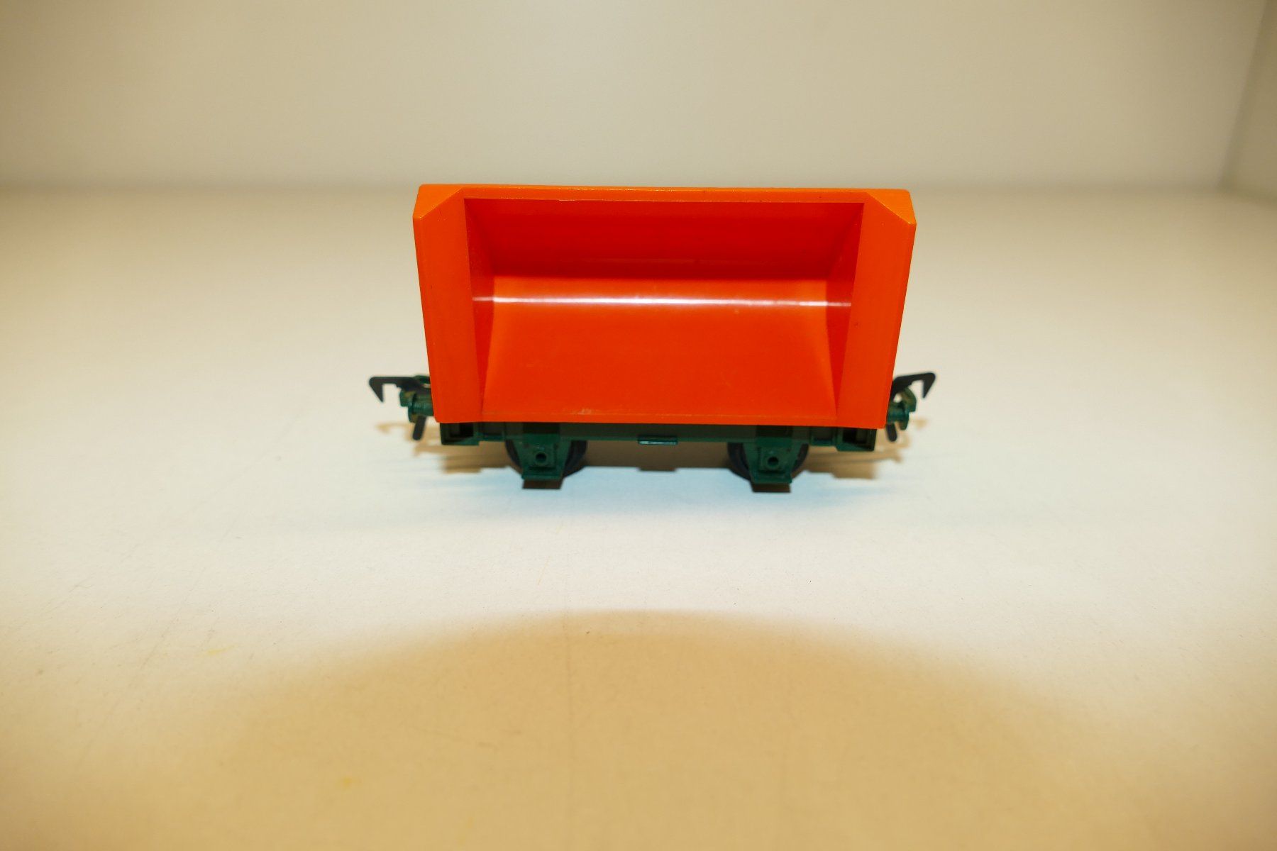 Fleischmann Modellini di ferrovie: Fleischmann H0: Lorenkippwagen – Nuovo (secondo la descrizione) da Niederhasli venduto da rail-duerst 1