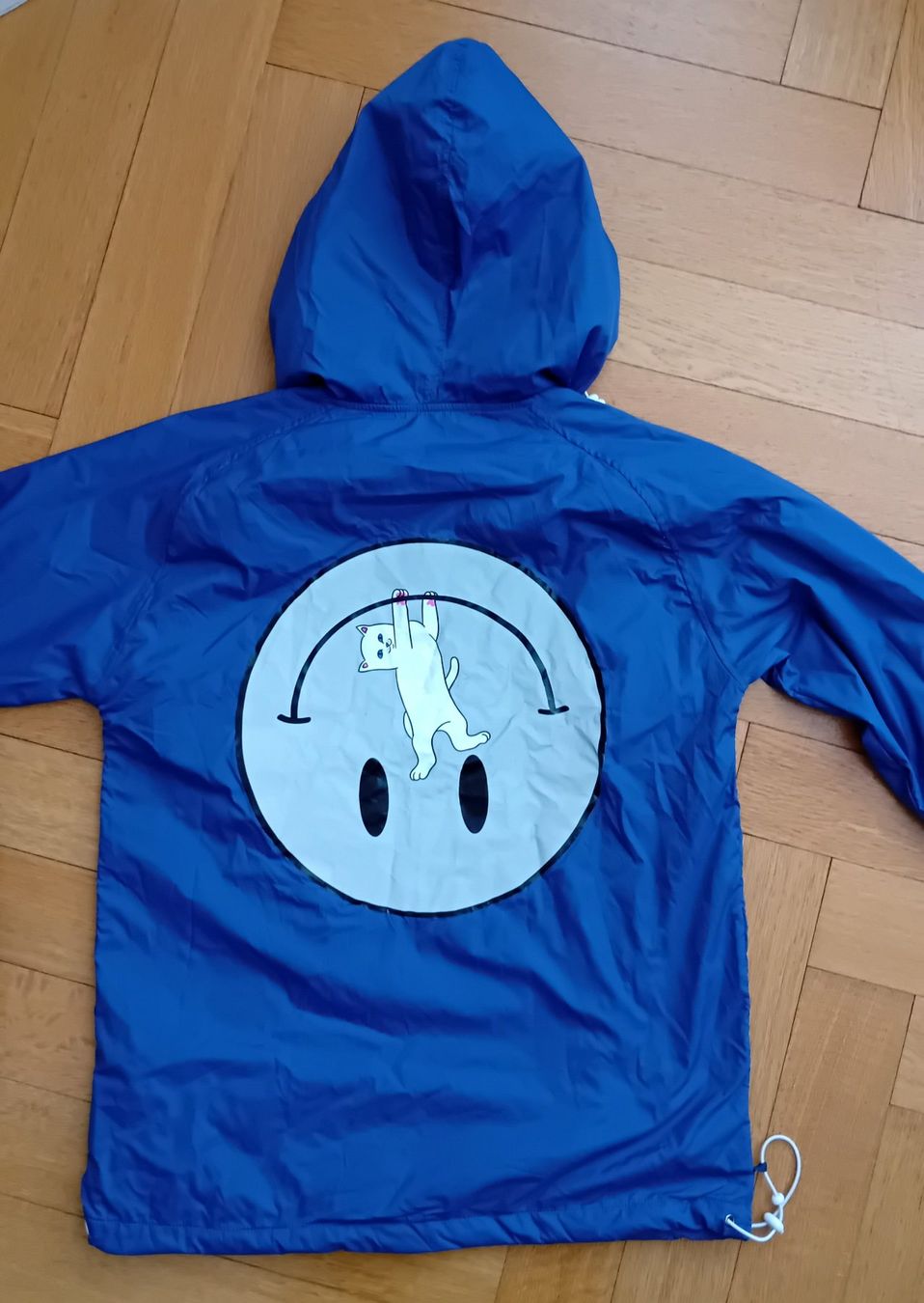 Giacche: Veste imperméable bleue RIPNDIP - taille S – Usato da Neuchatel venduto da Vlenoble 1