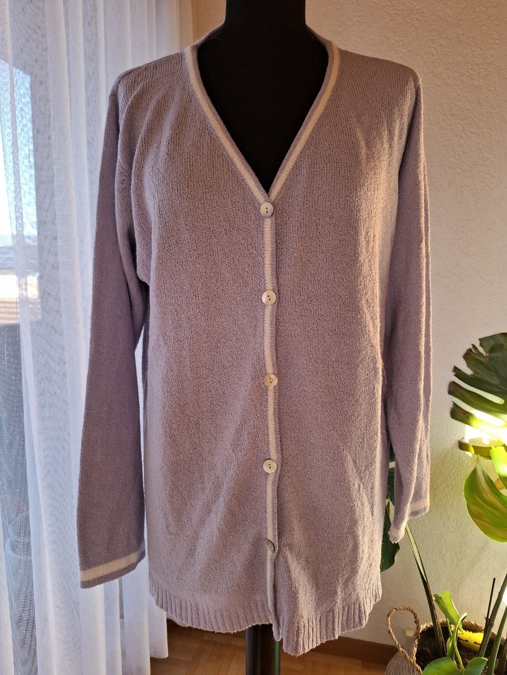 Giacche: Strickjacke Gr. 44 Lavendel weich klassisch elegant 2000 – Usato da Vinelz venduto da sonnenmond77 1