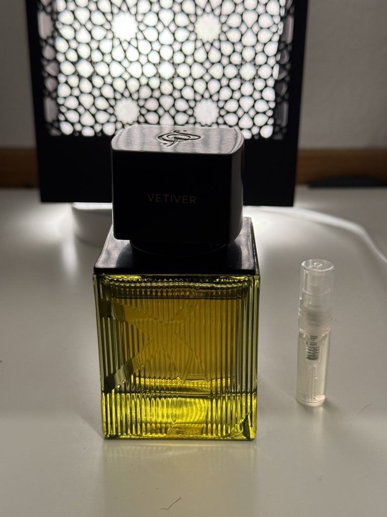 Profumi & Eau de Toilette: Ajmal Purely Orient Vetiver décant 2 ml – Nuovo (secondo la descrizione) da Meyrin venduto da Al_Andulsi